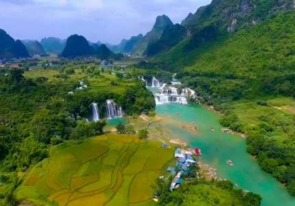 Vẻ đẹp thác Bản Giốc Cao Bằng