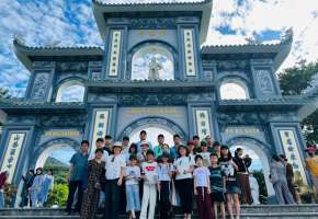 Đoàn Khách Đi Tham Quan Đà Nẵng