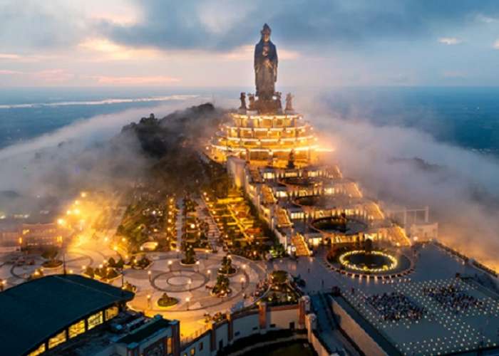Tour Địa Đạo Củ Chi – Sông Mê Kong – Tòa Thánh Tây Ninh – Núi Bà Đen 4 Ngày  3 Đêm