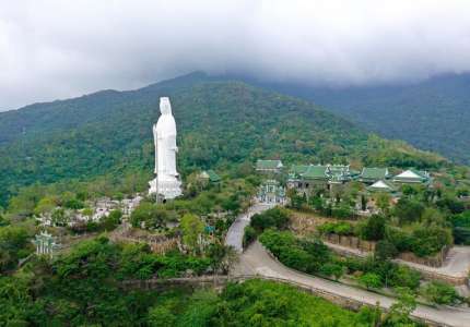 Ba ngôi chùa Linh Ứng trong một Thành Phố